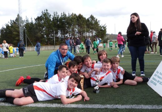 Os alevíns das Escolas de Fútbol Silleda e os benxamíns do Atlético Fátima, gañadores do VI Torneo de Fútbol Base F8 Lousame